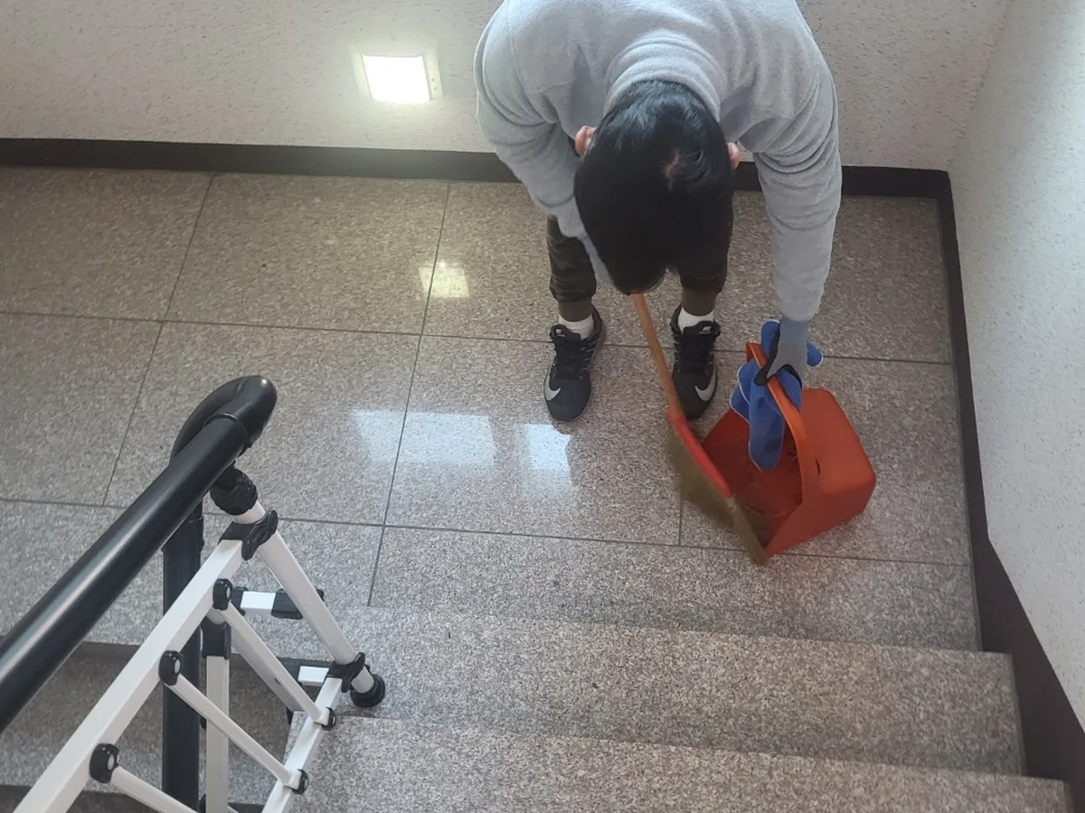 양천구 신정동 빌라 공동현관 장비 주변 정밀 위생청소 사례 - 행진크린