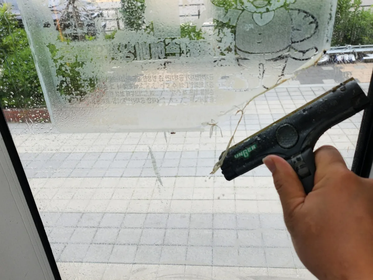 서초구 방배동 사무실 고층 외창 장비 주변 정밀 위생청소 사례 - 행진크린